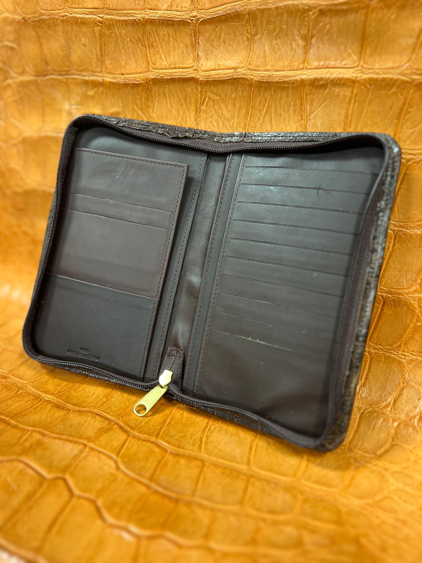 Alligator zippered valise travel wallet