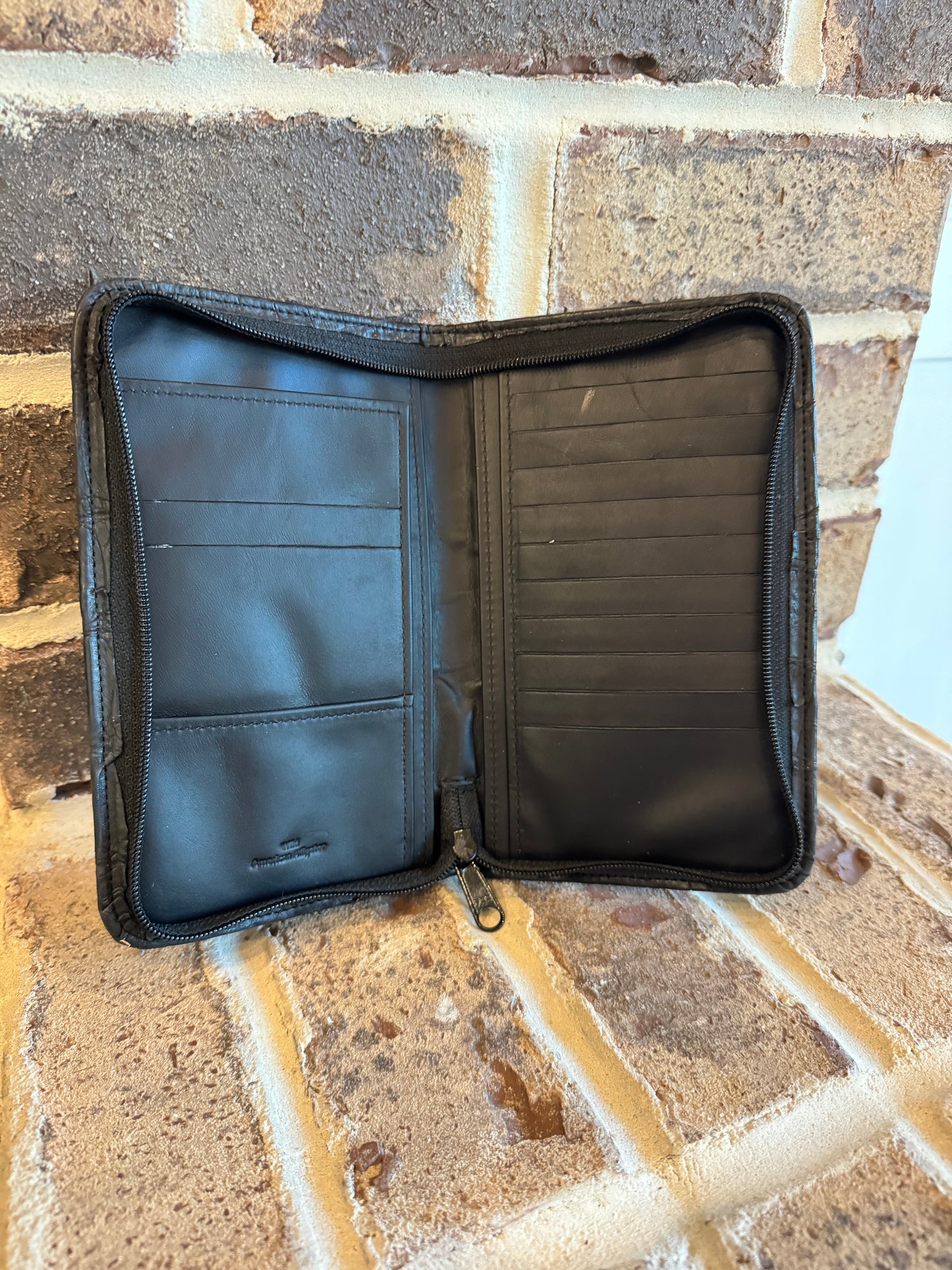 Alligator zippered valise travel wallet