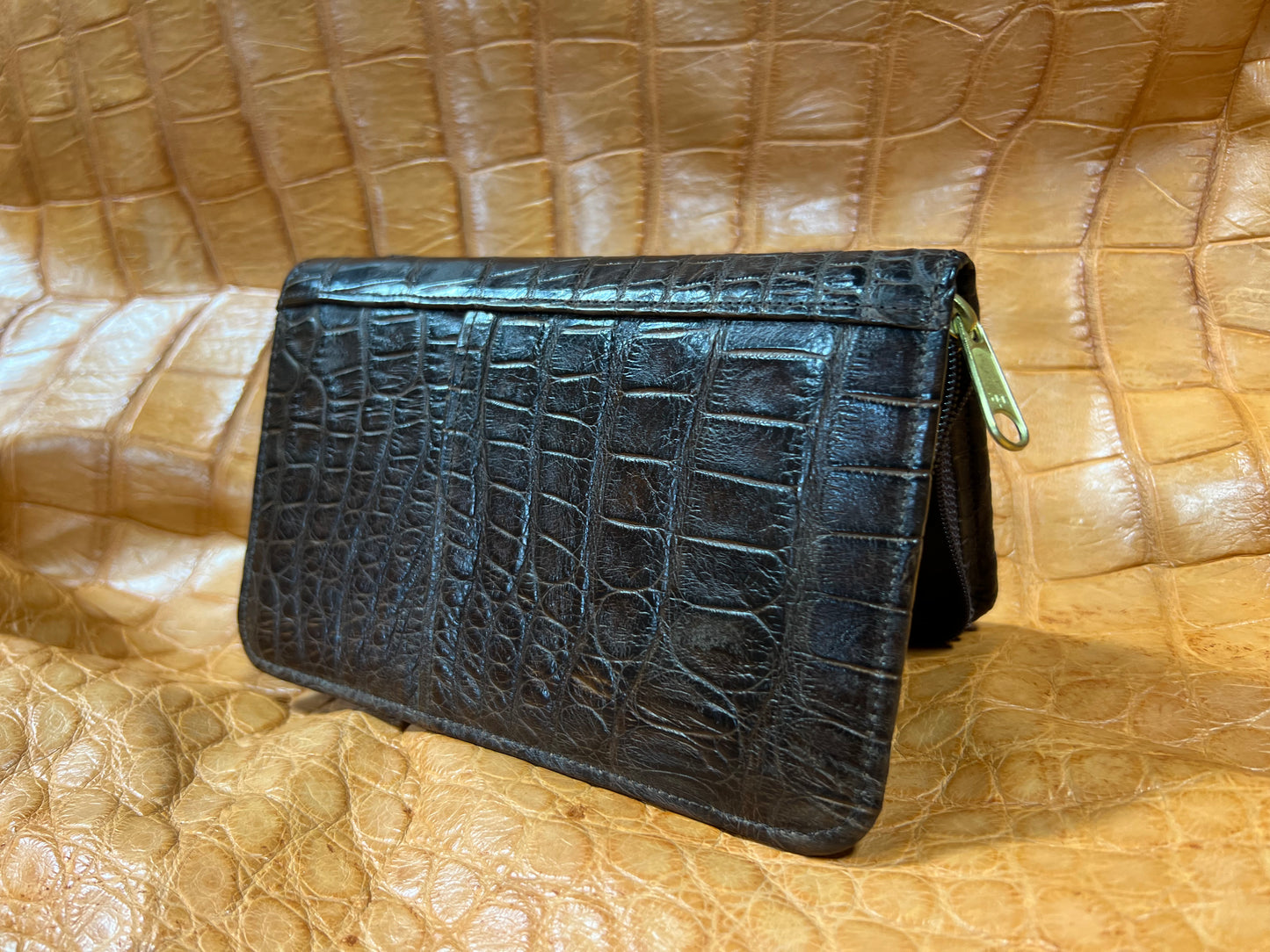 Alligator zippered valise travel wallet